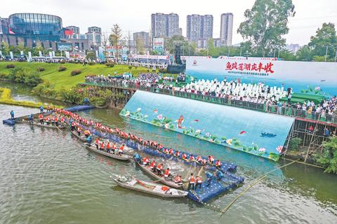  鱼跃莲湖美画卷 通川再迎丰收年